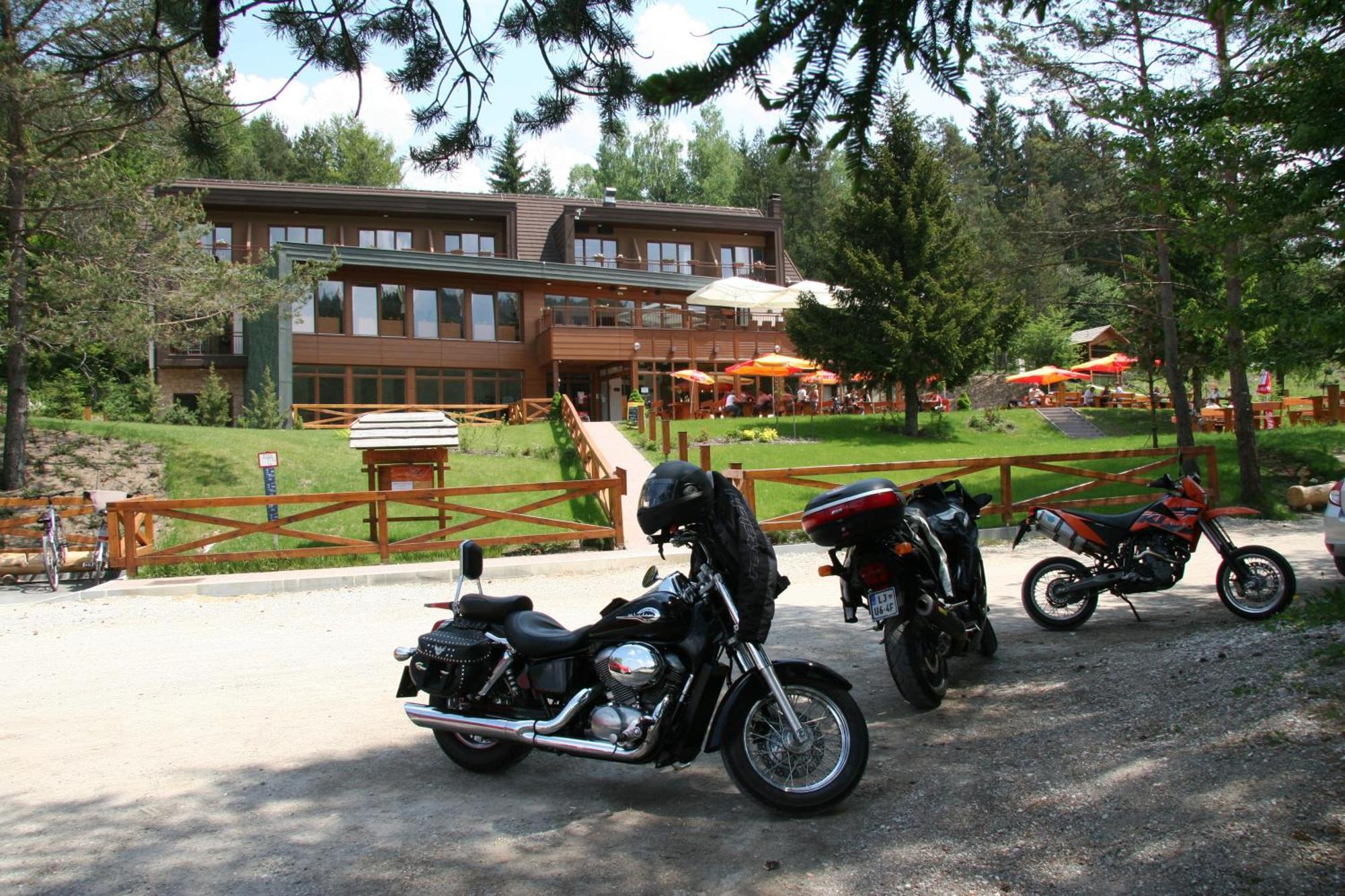 Hotel Rakitna Exteriör bild